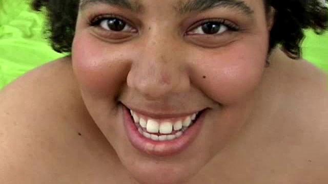 Black Plumper Goes Down on Fours