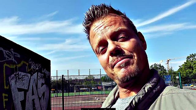 зрелая блондинка и брюнетка трахаются дома и на улице