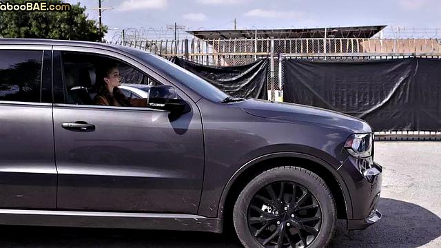 Inked lesbo babe scissoring MILF after pussylicking