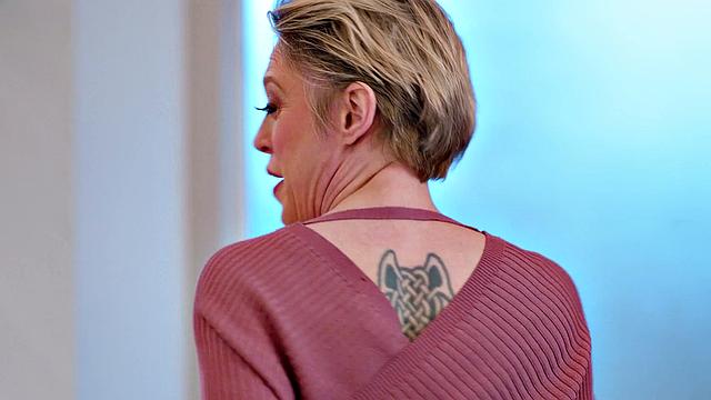 MOMMY'S GIRL - MILFS Dee Williams Has Passionate Sex With Stepdaughter Chanel Camryn