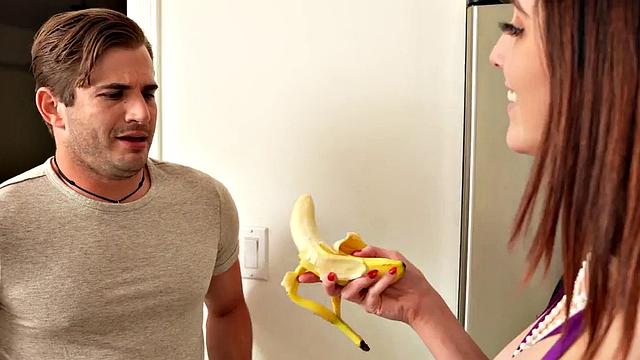 Hairy MILF gets pussysmashed