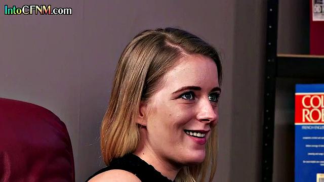 Dominant CFNM divas tease waiter with hj