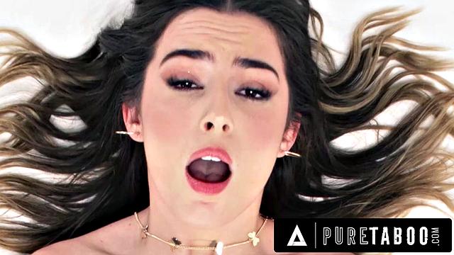 Лулу Чу показывает нюдсы мачехи и заводит отчима во время секса с ним и сводным братом.