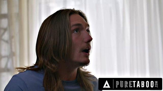 Лулу Чу показывает нюдсы мачехи и заводит отчима во время секса с ним и сводным братом.