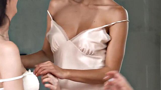 Les babes fuck and rim asshole in anal pleasure 3some