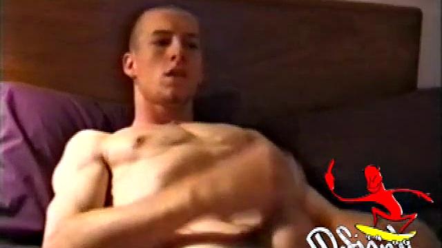 Скейтер Адам дрочит