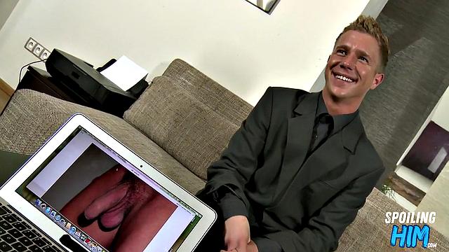 Nasty twink bouncing hard at casting