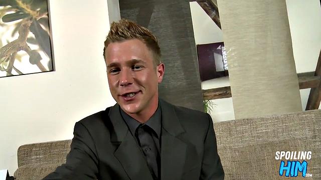 Nasty twink bouncing hard at casting