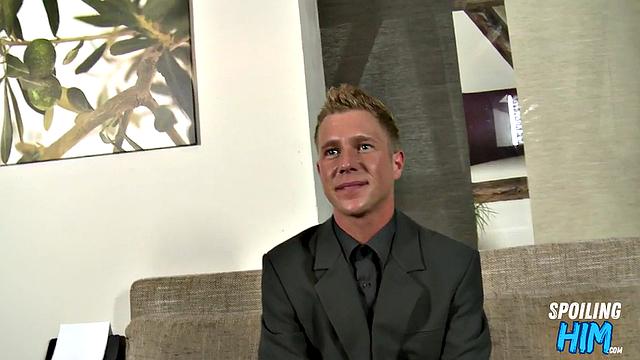 Nasty twink bouncing hard at casting