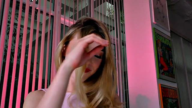 аматорша дрочит член с маслом в pov