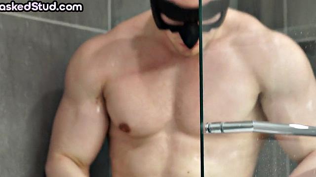 Masked solo stud wanks his hard rod before shower