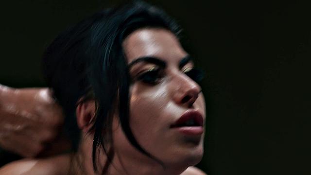 секретарша гал ричи устроила себе жёсткий рабочий день с коллегами