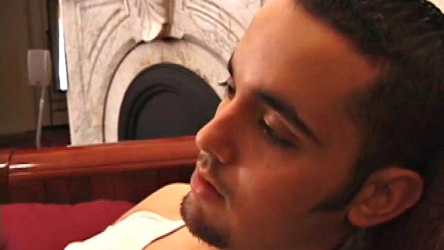 Джейсон Гордар устроил себе вечер крепкой дрочки с финалом на камеру