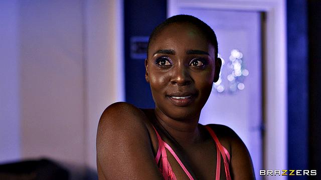 зааваади устраивает скрытый трах в секс-клубе