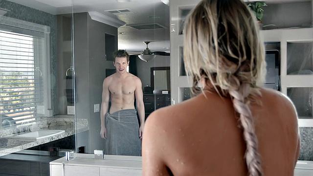 Кайли не может забыть Маркуса - жесткий трах под душем