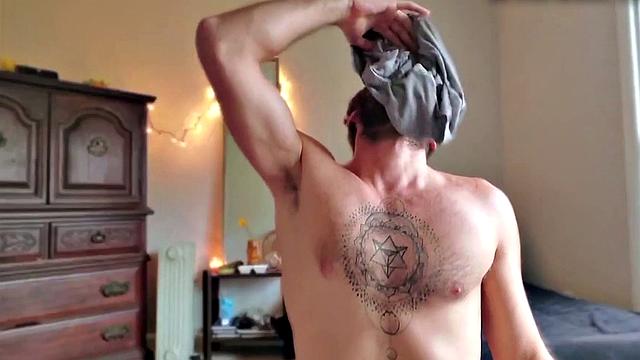 Bearded jock jerks and fingers his lubed asshole for cumshot