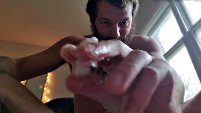 Bearded jock jerks and fingers his lubed asshole for cumshot