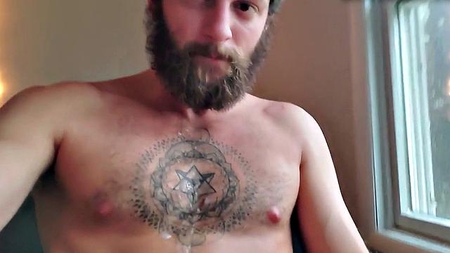 Bearded jock jerks and fingers his lubed asshole for cumshot