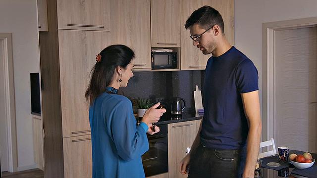 анетт харпер катается на кухонном столе - каблуки, жопа и сарказм в комплекте