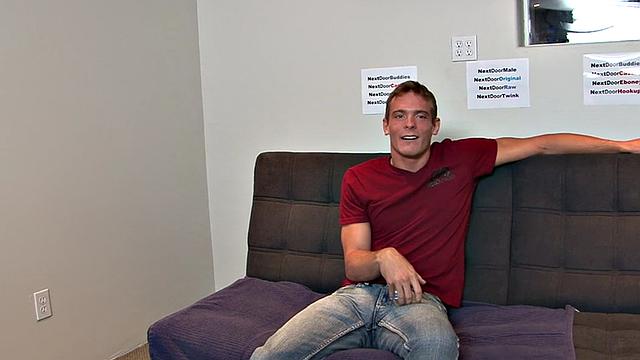 Amateur handsome jock jerks cock on casting