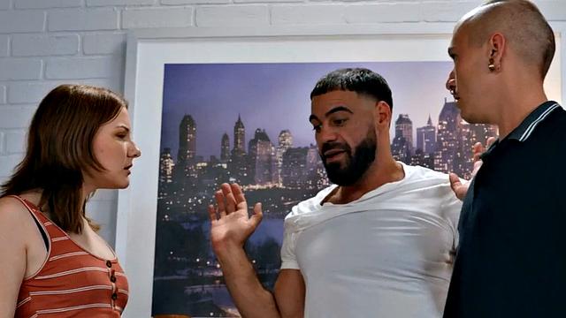 Бисексуальная красотка в тройничке: яркий фейсситтинг и культ ног