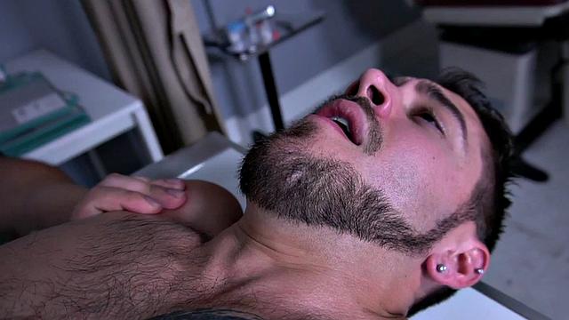 Muscled hunk gives bondage BJ and bareback anal to BF