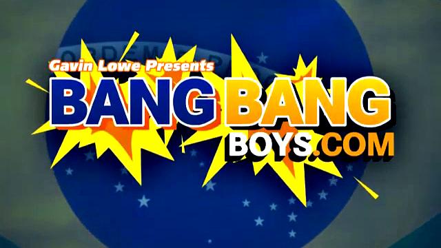 Andre Santos bangs Kaio Carioca