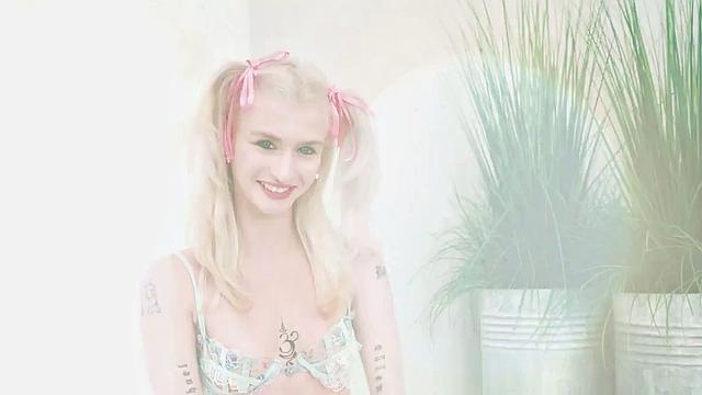 Blonde 21yo enjoys deepthroat