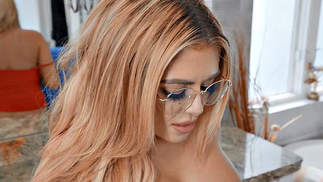 Short guy with foot fetish bangs smoking Ebony 21-year-old slut