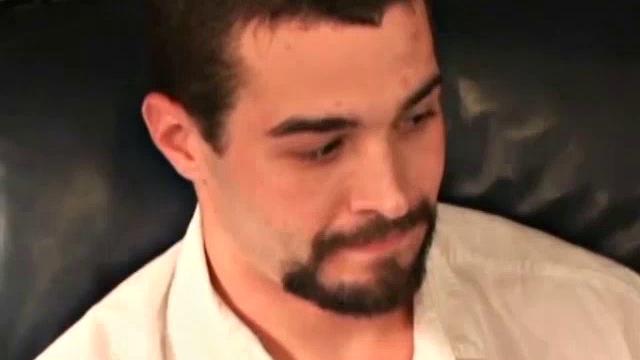 Тимоти, уверенный в себе слесарь, дрочит и дразнит сочной жопой