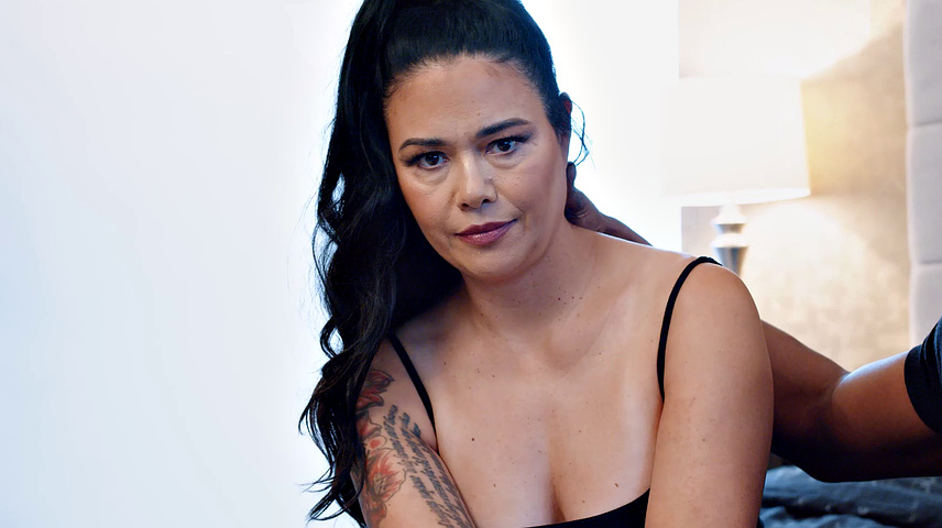 UP CLOSE - Gorgeous Horny MILF Dana Vespoli Challenges Herself With HUGE Dick!