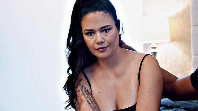 UP CLOSE - Gorgeous Horny MILF Dana Vespoli Challenges Herself With HUGE Dick!