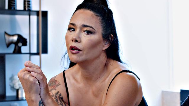 UP CLOSE - Gorgeous Horny MILF Dana Vespoli Challenges Herself With HUGE Dick!