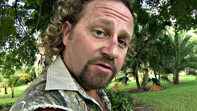 Blonde hottie gets her pussy licked in the outdoors while riding a tank top