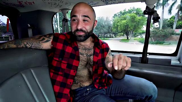 BBC guy pounds and pounds bareback on IR-Par�� in car after casting call