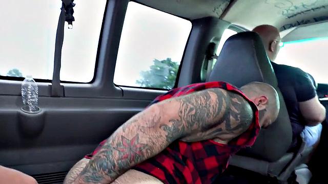 BBC guy pounds and pounds bareback on IR-Par�� in car after casting call