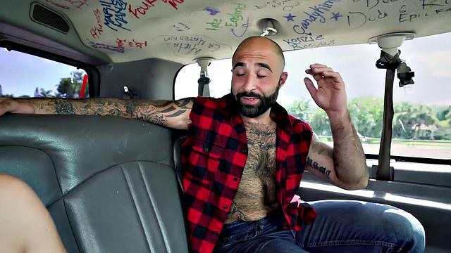 BBC guy pounds and pounds bareback on IR-Par�� in car after casting call
