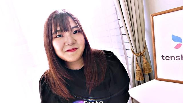 College girl Miki Sakashita is showing us her juicy ass