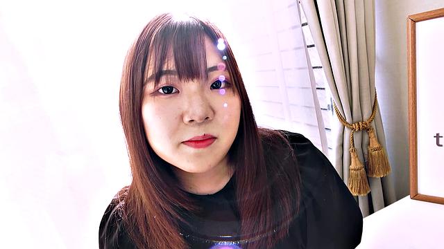 College girl Miki Sakashita is showing us her juicy ass