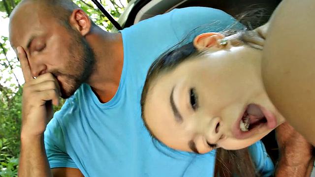 HUNT4K. Guy goes crazy about thrusting into the married girl