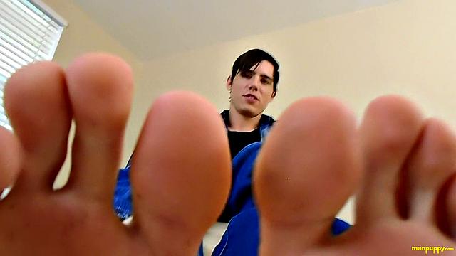 Огромная соседка делает тебе футджоб - Айден Валентайн