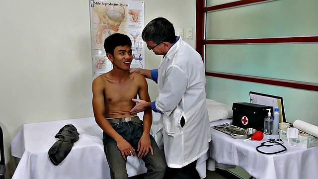 Asian twink blows before breeded by mature doctor