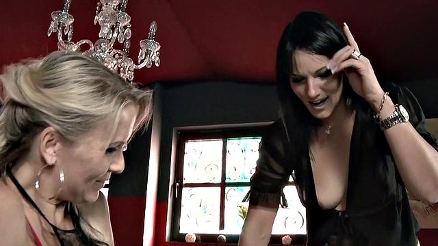 Good Times, Juicy Moments