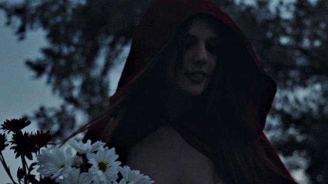 Скарлетт Мэй скачет на члене и ловит сперму на лицо