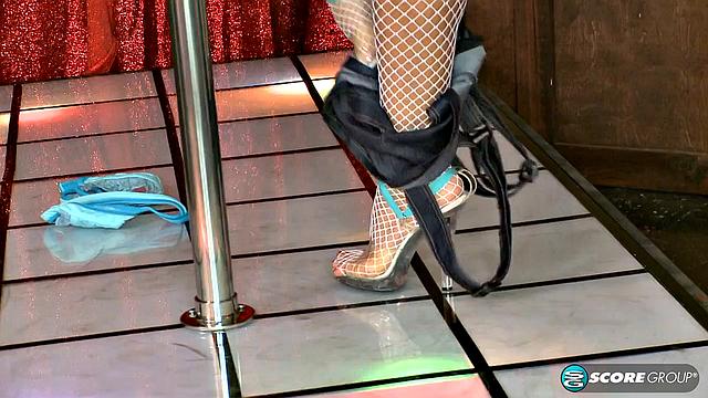 persia monir не выдерживает - скачет на члене до последней капли