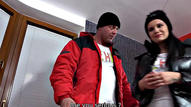 HUNT4K. Helping hand