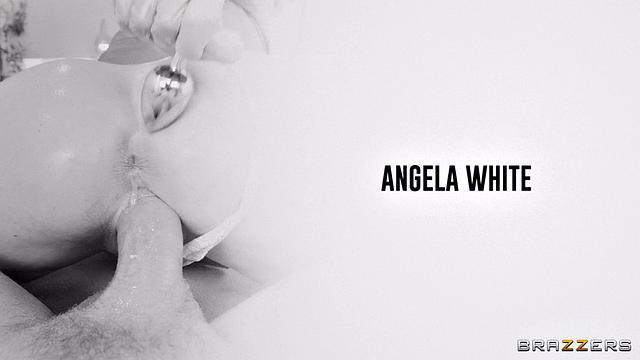 В палате у Энджелы Уайт физиотерапия быстро становится пожарче, чем ожидал - медсестра уже не стесняется переходить к самому интересному.