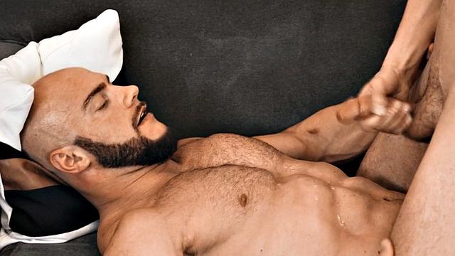 Muscled eager jock barebacked by BF at home till cum