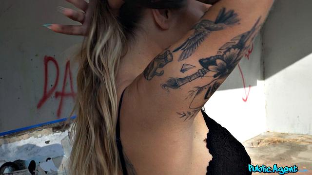 Итальянская медсестра Lily Veroni отдается с bbc в глухом лесу ради легких денег и удовольствия.