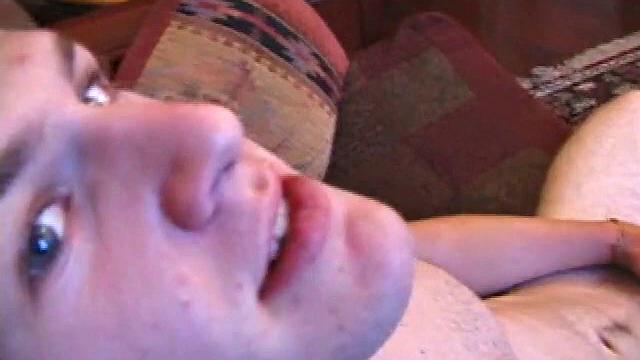 алекс вест дрочит яростно и кончает мощно